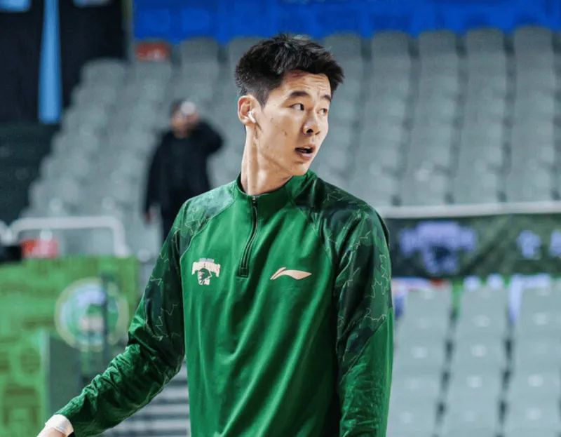 开云体育-南京上半场全队三分25中16命中率高达64%，半场领先深圳27分